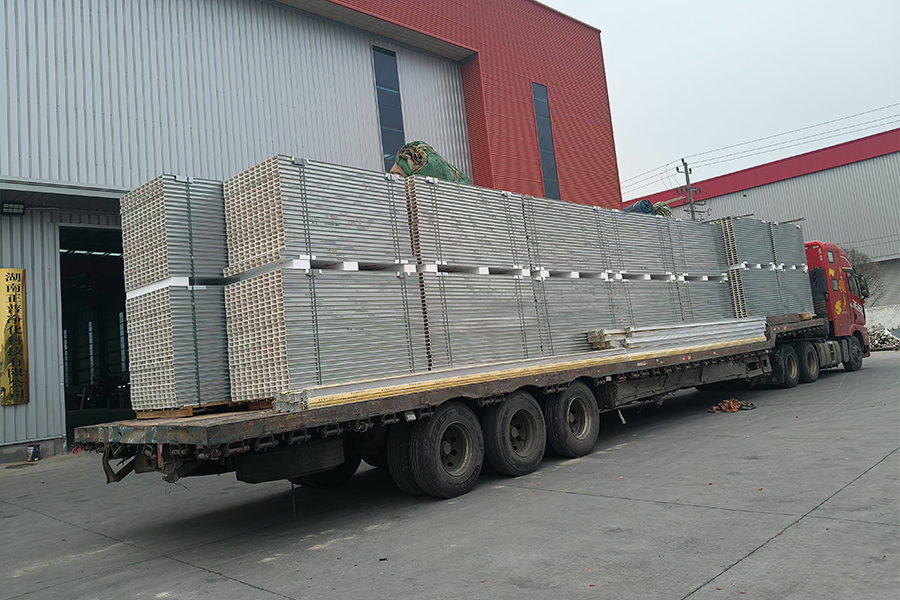 彩钢夹芯板和彩钢复合板有什么区别?